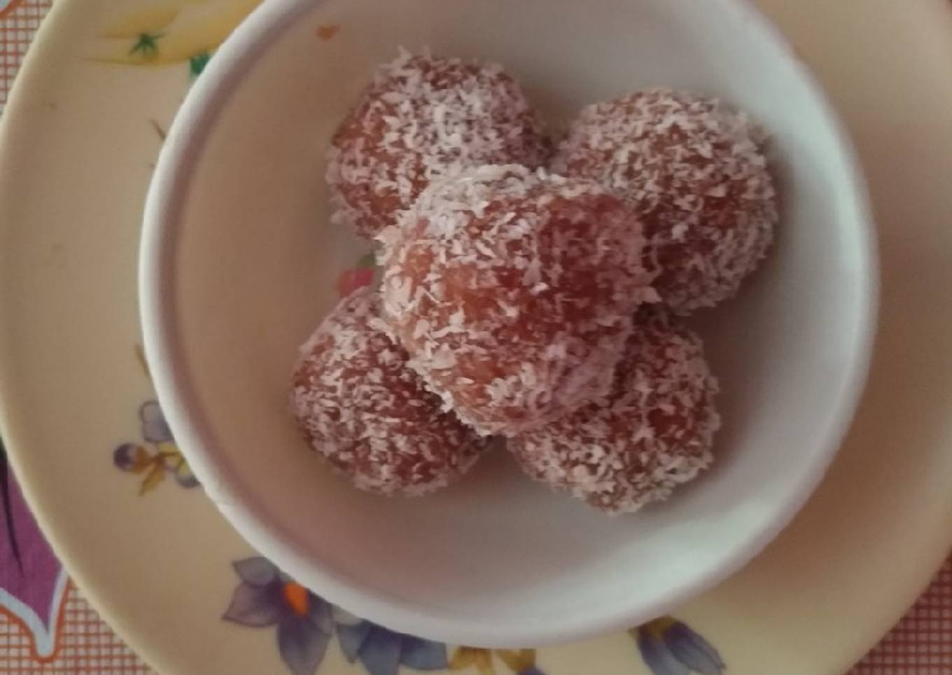 Coconut cocoa powder ladoo
