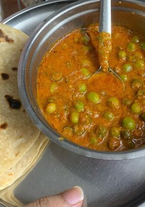 आलू मटर की सब्जी (Aloo Matar ki sabzi recipe in hindi) रेसिपी मुख्य फोटो