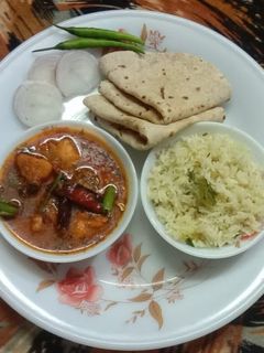 आलू करी(aloo curry recipe in hindi) रेसिपी मुख्य फोटो