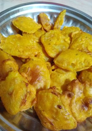 आलू के पकोड़े(aloo k pakode recipe in hindi) रेसिपी मुख्य फोटो