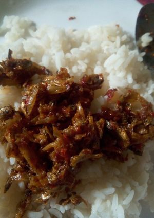 A picture of Boiled rice with minced fish sauce.