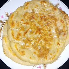 A picture of Achari Chicken Naan.