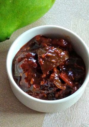 A picture of Instant Sweet and Tangy Mango Pickle(Gur Aam).