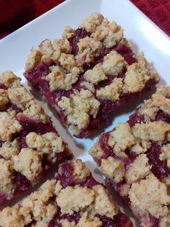 Morzsás meggyes pite hozzáadott cukor nélkül 🍒 recept fotója