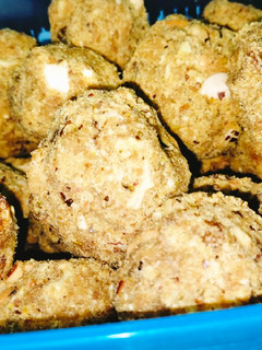 गुड आटे के लड्डू(Gud ke laddu recipe in Hindi) रेसिपी मुख्य फोटो
