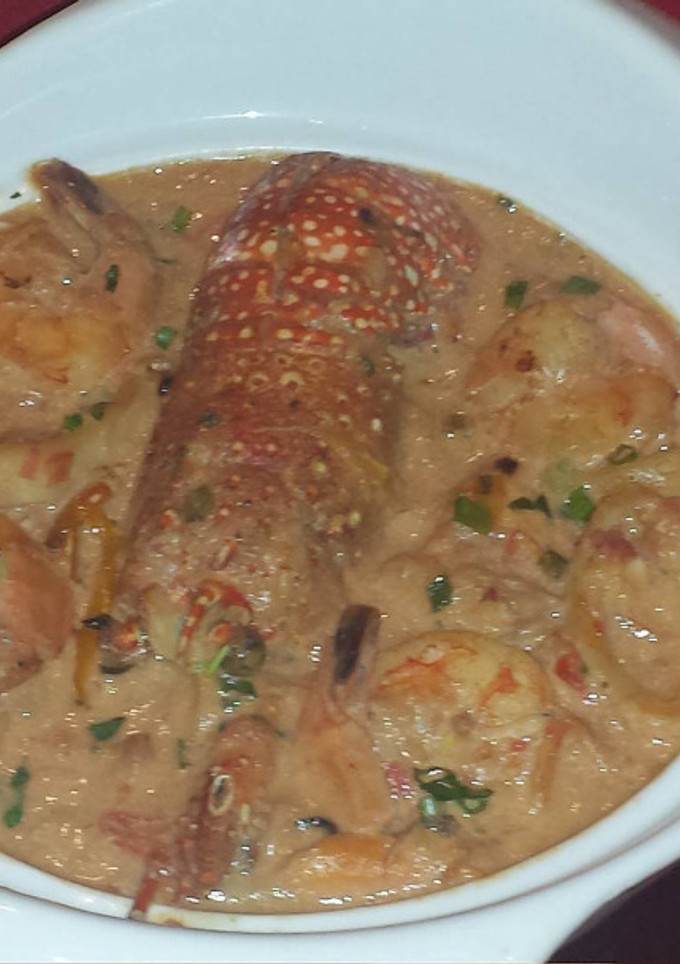 Una foto de Cazuela de Mariscos con coco