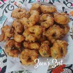 Cowpeas/Lobia Medu Vadai A picture of Cowpeas/Lobia Medu Vadai.