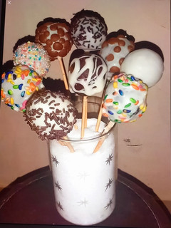 A picture of Cake pops (left over cake).