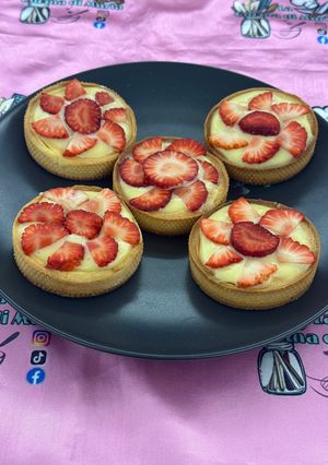 Foto di Crostatine di Pasta Frolla con Crema Pasticcera e Fragole 😋