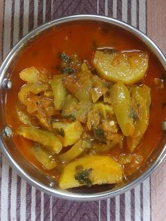 परवल आलू की सब्जी (parwal aloo ki sabzi recipe in Hindi) रेसिपी मुख्य फोटो