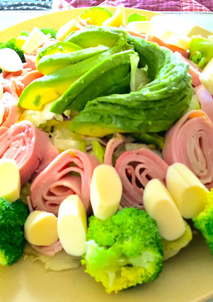 Una foto de Ensalada Clásica de Iceberg