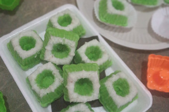 Bagaimana Membuat 85. Putu Ayu Lembut Untuk Jualan