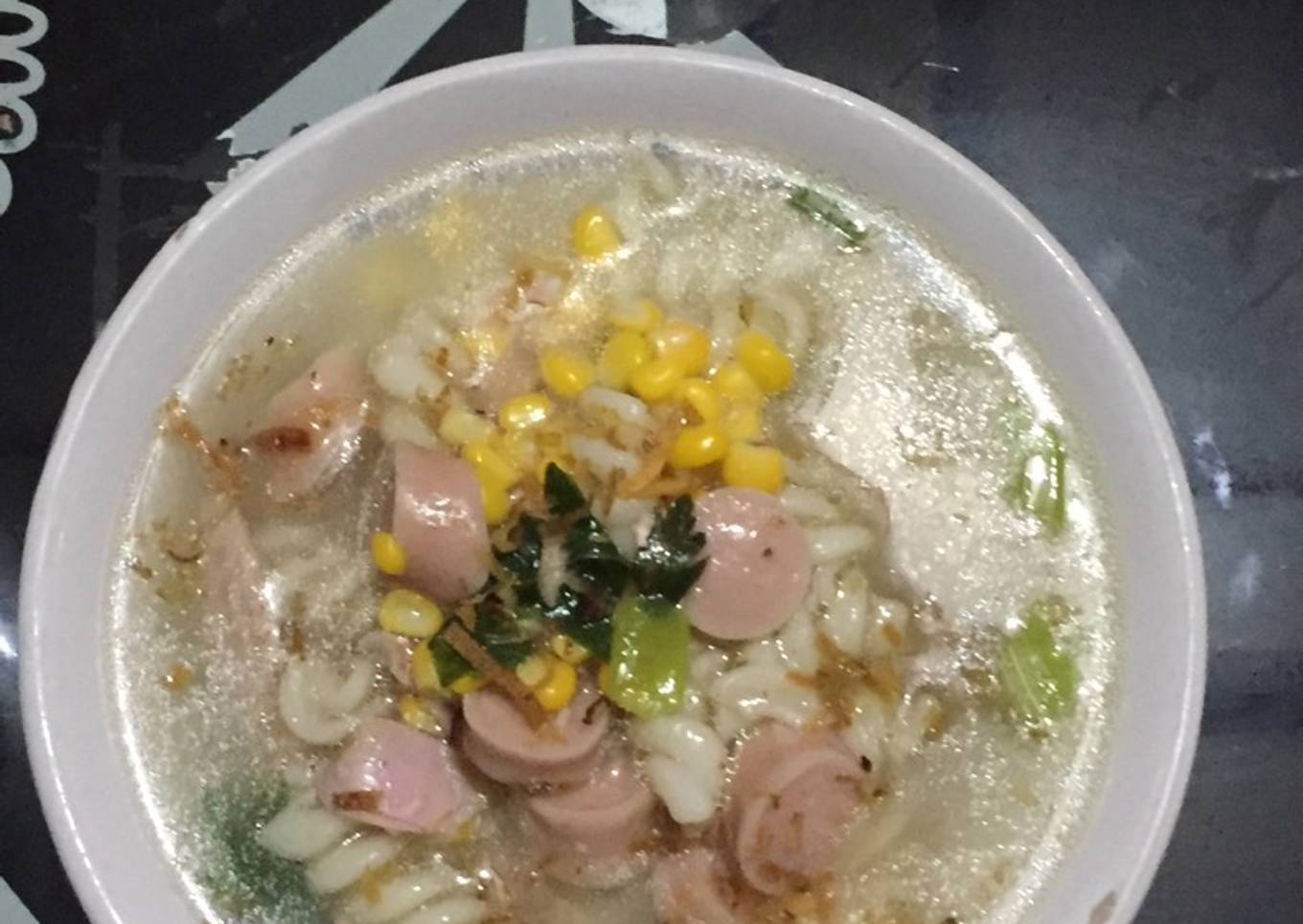 Sop sosis makaroni ayam suir jagung manis