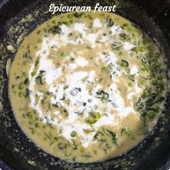 A picture of Methi malai matar.