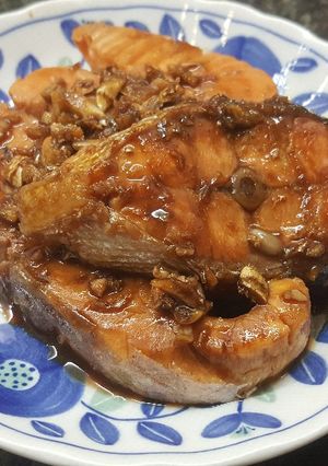 Hình của món Cá hồi kho tương.
