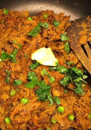 A picture of Cabbage Matar.