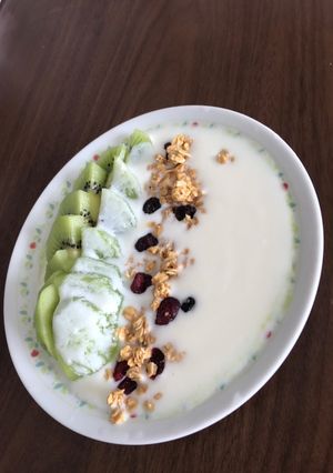 Hình của món Yaourt kiwi yen mạch cho bữa sáng.