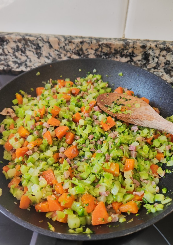 Una foto de Salteado de brócoli y jamón