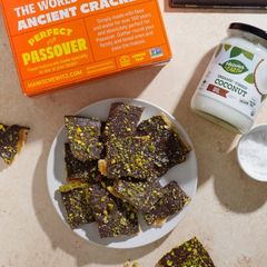 A picture of Dubai Chocolate Matzah Crack: Elevating a Traditional Pesach Favorite.