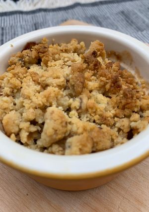 Une photo de Crumble noisettes multi fruits et chocolat