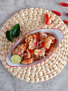 Foto resep Telur dadar crispy sambal matah