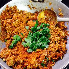 A picture of Dal Kachori.