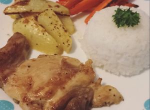 Una foto de Pollo al limón y pimienta al horno
