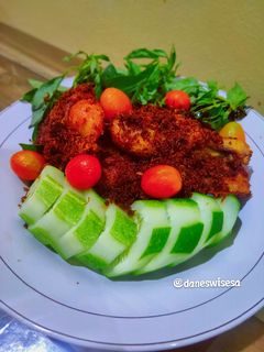 Foto resep Ayam Ungkep Goreng Serundeng