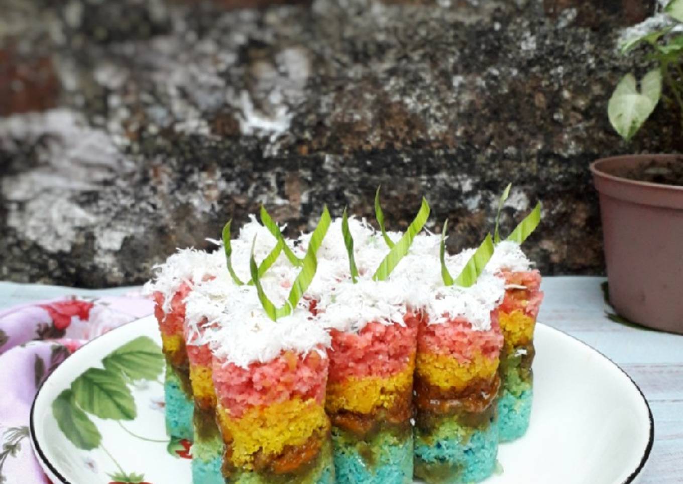 Kue Putu Pelangi (pakai daun pisang)