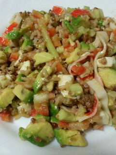 Una foto de Ensalada de arroz integral y quinoa