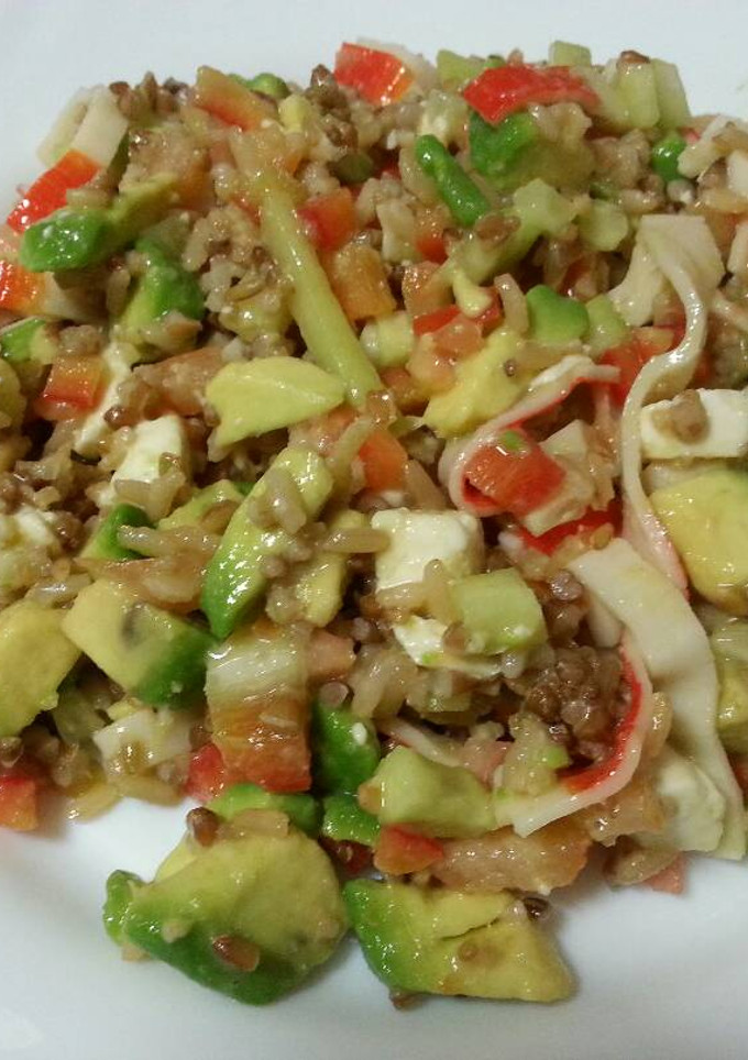 Una foto de Ensalada de arroz integral y quinoa