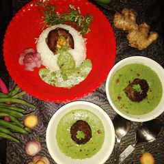 A picture of Stuffed Paneer with veggies Kofta in Creamy Spinach Gravy.