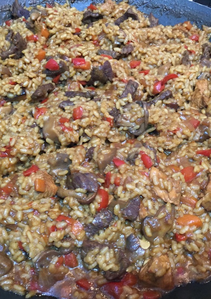 Una foto de Arroz meloso de ternera, pavo y setas