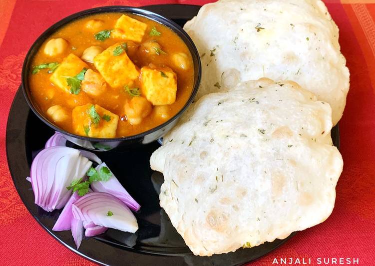 How to Prepare Quick Chana Paneer with Kasoori methi flavoured Bhaturas