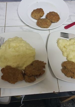 Una foto de Croquetas de pescado con puré