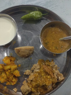 રાજસ્થાની દાલ-બાટી (Rajasthani Dal Bati Recipe In Gujarati) રેસીપી મુખ્ય ફોટો