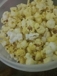 पॉपकॉर्न(popcorn recipe in hindi) रेसिपी मुख्य फोटो