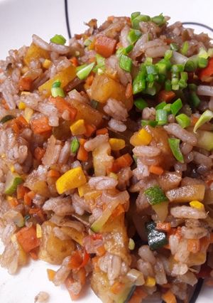 Una foto de Arroz frito🍚🥗🥙🍙