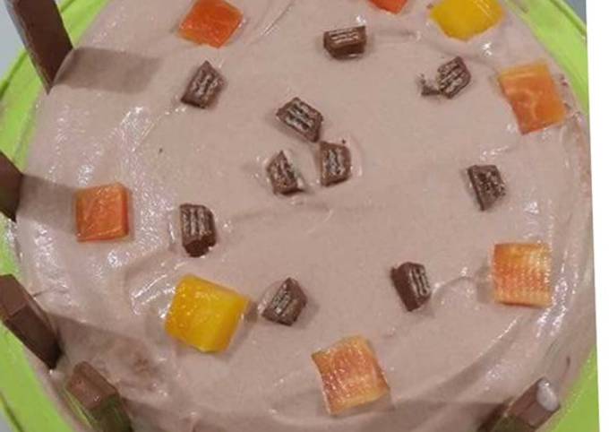 Recipe of Super Quick Kit kat full creamy chocalate cake