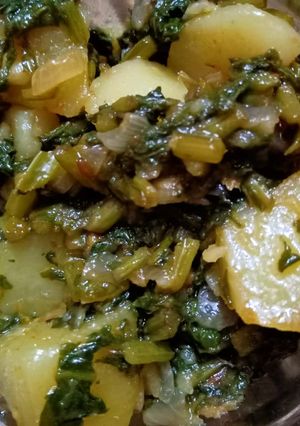 A picture of Aloo palak.
