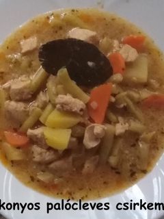 Tárkonyos palócleves csirkemellel recept fotója