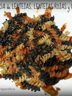 Una foto de Ensalada de pasta de Lentejas rojas, de Lentejas y de Garbanzos