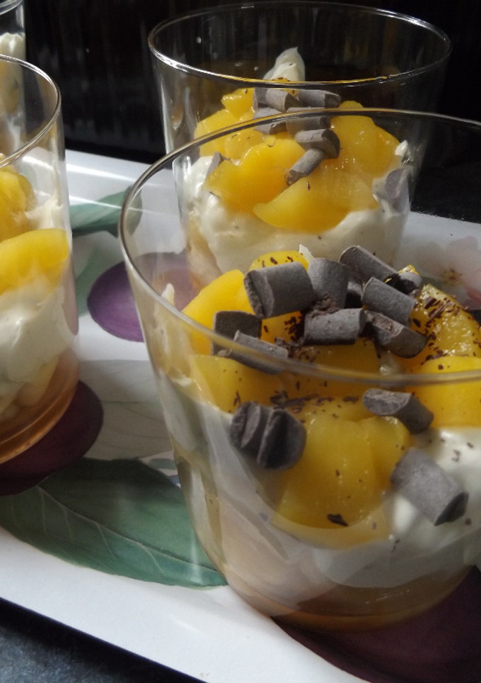 Una foto de Postre de plátanos con crema de té Matchá
