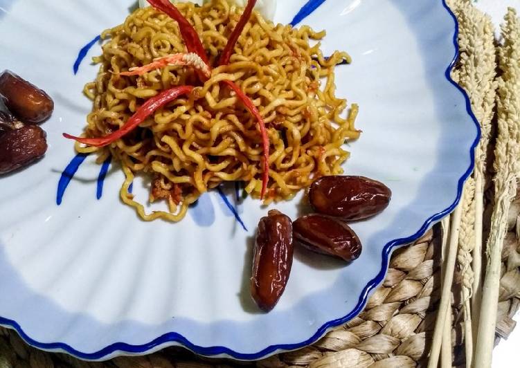 21. Mie Goreng Pedas πΆπ