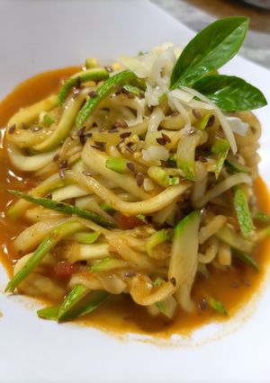 Una foto de Fideos de Zucchini ("Falsa pasta" - NO contiene harina)