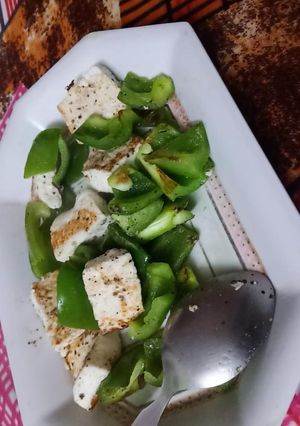 पनीर शिमला मिर्च की सलाद (paneer shimla mirch ka salad recipe in Hindi) रेसिपी मुख्य फोटो