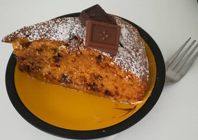 Torta di carote con scaglie di cioccolato