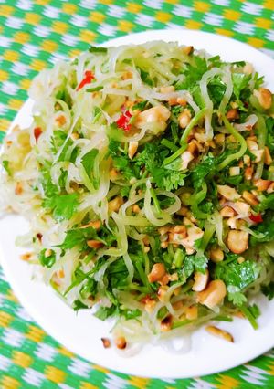 Hình của món Nộm đu đủ.