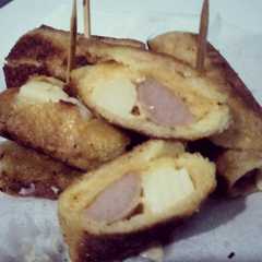 Roti Gulung SoMaJu (sosis mayo keju) রেসিপির প্রধান ছবি