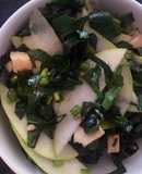 Bowl de espinaca y pera